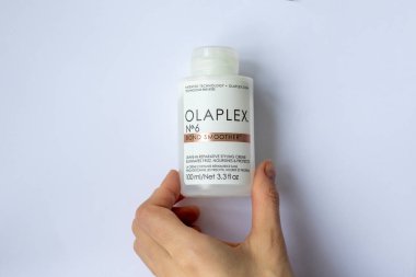 IRPEN, UKRAINE, 2 ARALIK 20222, Tratament Olaplex Smoother 6, İllüstrasyon Editörü.