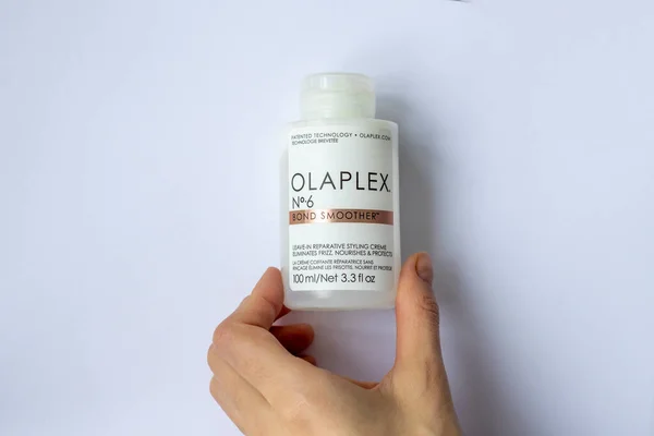 IRPEN, UKRAINE, 2 ARALIK 20222, Tratament Olaplex Smoother 6, İllüstrasyon Editörü.
