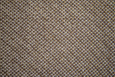 Örgü desenli kahverengi, beyaz ve turuncu iplikler. Kahverengi örgü kumaş. Örülmüş doku. Yumuşak malzeme. El yapımı süveter ya da ekoseli yakın çekim. Samimi bir arka plan. Örgü kumaşın ayrıntıları. Yün kumaş. Tasarım, harf veya resimleme için arkaplan.