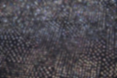 Kopya alanı ile odaklanmış koyu siyah arkaplan. Siyah kumaşta parlak pullar