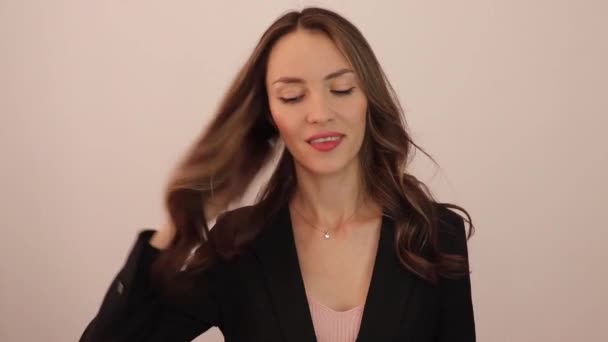 Hermosa Joven Empresaria Con Peinado Moda Chica Feliz Después Teñir — Vídeos de Stock