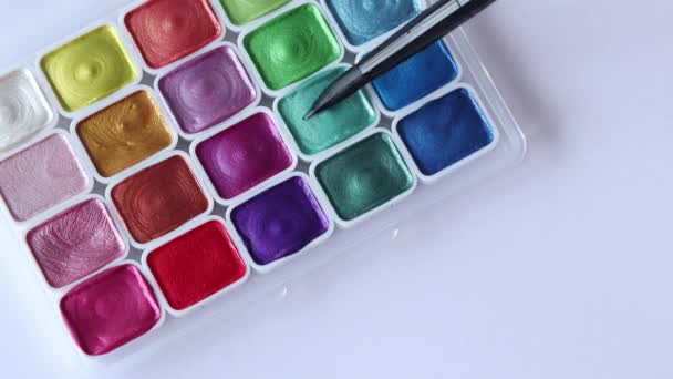 Låda Med Flerfärgade Akvarellfärger Borste Målade Akvarell Stroke Palett Vackra — Stockvideo