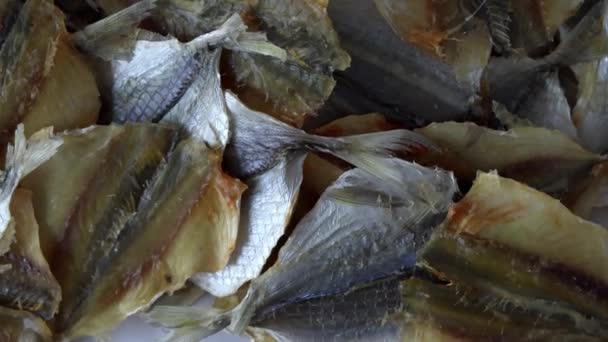 Fundal Uscat Pește Dungi Galbene Într Grămadă Gustare Sărată Pentru — Videoclip de stoc