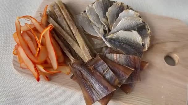 Wooden Board Lots Beer Snacks Dried Salted Mackerel Fish Cod — Vídeo de stock