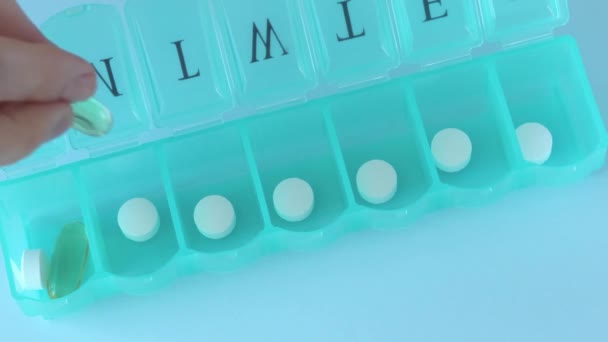 Pill Organizer Various Capsules Vitamins Antibiotics Plastic Daily Box Woman — Stok video