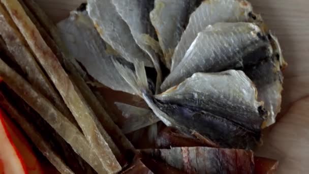 Αλμυρά Αποξηραμένα Ψάρια Σνακ Μπύρα Κοντά — Αρχείο Βίντεο