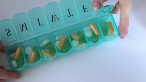 Woman Closes Organiser Pills Supplements Vitamins Omega Curcumin Magnesium Vitamin — Vídeos de Stock
