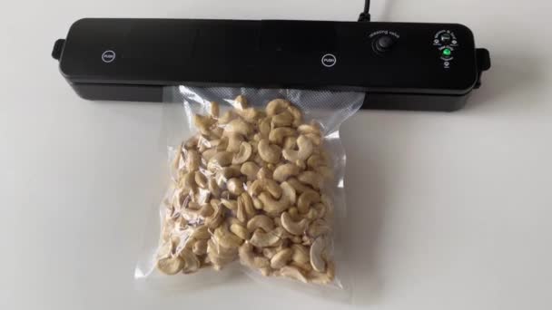 Vacuum Packaging Machine Vacuum Bagged Nuts Device Packing Food White — Αρχείο Βίντεο