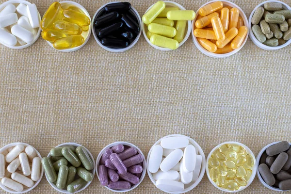 Mieszane Tło Tabletki Widok Góry Suplementy Diety Witaminy Minerały Organiczne — Zdjęcie stockowe