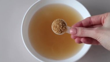 Kemik suyu tozu. Sağlıklı bir süper yemek çorbası pişiriyorum.