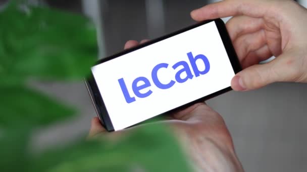 Irpen Ucrânia Janeiro 20223 Fechar Tela Smartphone Lecab Logo Lettering — Vídeo de Stock