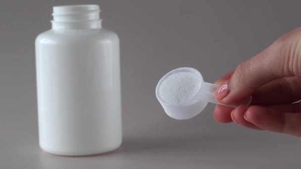 Mock Una Botella Blanca Suplementos Una Cucharada Polvo Bcaa Nutrición — Vídeo de stock