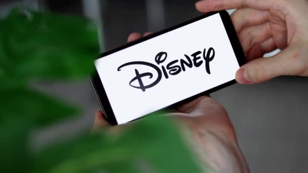 Irpen Ukraine January 20223 Closeup Smartphone Screen Walt Disney Company — Vídeo de stock