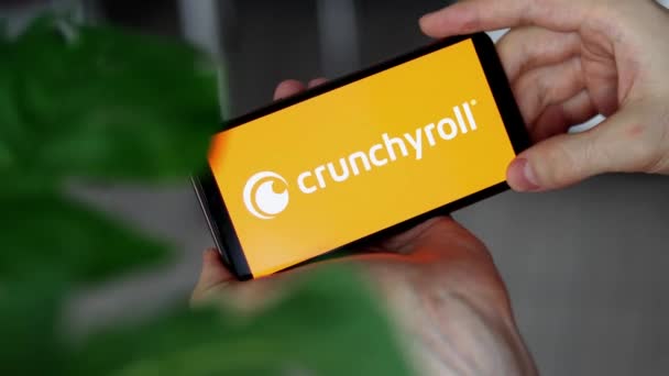 Irpen Ukraine Styczeń 20223 Zbliżenie Ekranu Smartfona Litery Logo Crunchyroll — Wideo stockowe