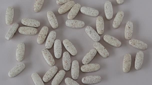 Integratori Pelle Capelli Unghie Farmaci Pillole Sfondo Beige Complesso Vitaminico — Video Stock
