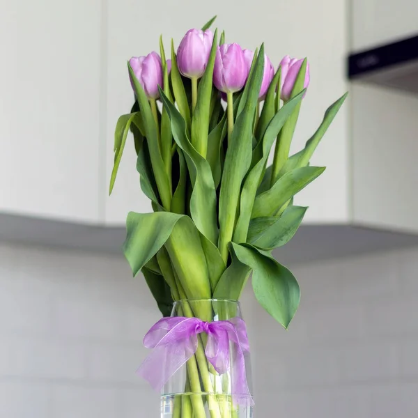 Csokor Lila Tulipán Egy Vázában Alsó Nézet — Stock Fotó