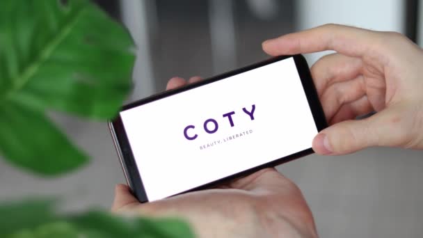 Irpen Ukraine Ιανουαριου 20223 Κλείσιμο Της Οθόνης Smartphone Λογότυπο Coty — Αρχείο Βίντεο