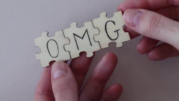Omg 缩写为Omg 我的上帝 写在字谜上的信 — 图库视频影像