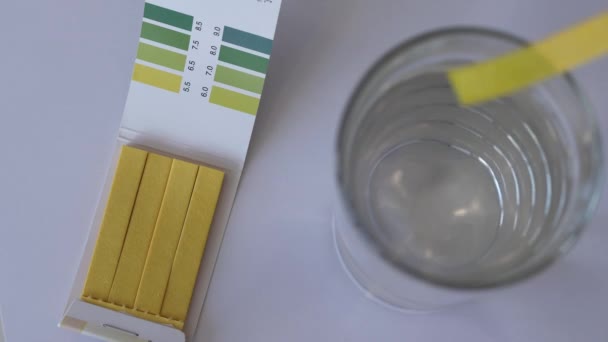 Veden Arvon Mittaaminen Testiliuskoilla — kuvapankkivideo