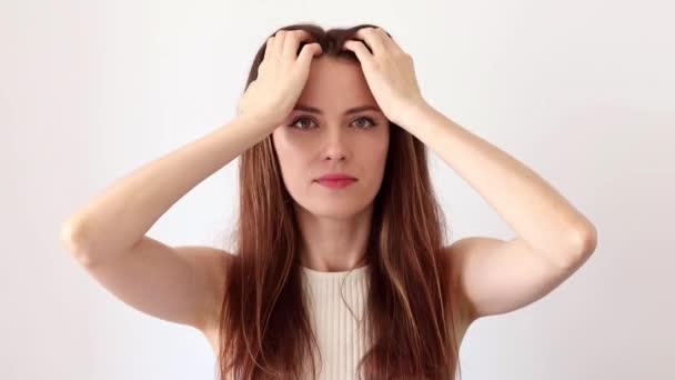 Beautiful Woman Gives Head Hair Massage Improve Blood Circulation Hair — Stock Video