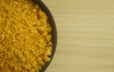 Yuca Couac masa üstü manzaralı. Acı kasavadan tahıllı un, işlenmemiş, çiğ ve organik.