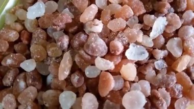 Pembe Himalaya tuz kristalleri yakın sırayla yığılıyor..