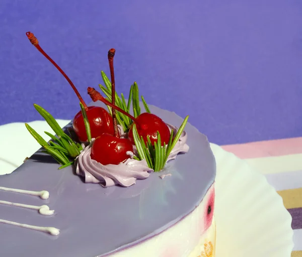 Mousse Dessert Decorated Cherries Rosemary Sprigs White Plate Purple Background — Fotografia de Stock