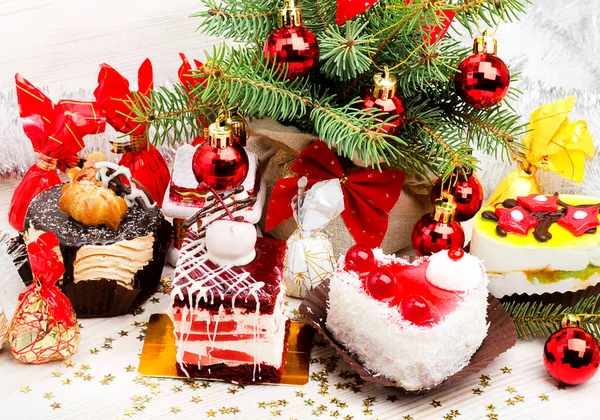 Verschiedene Leckere Kuchen Und Süßigkeiten Mit Silvesterdekor Dessert Für Jede — Stockfoto