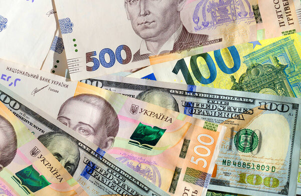 Доллары, евро и гривны. Помощь украинскому народу в связи с вторжением российских войск.