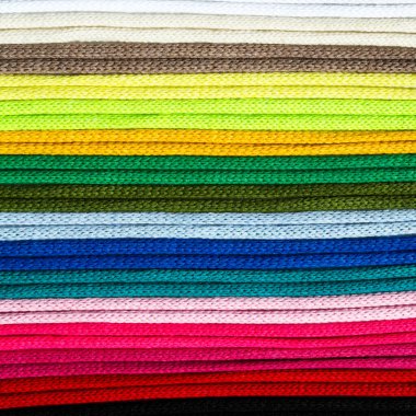 Türk ipliği. Makrome için parlak renkli pamuk iplikçikleri.