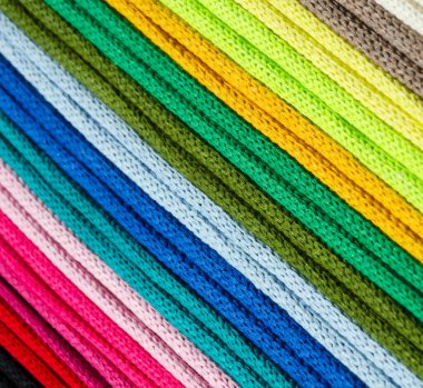 Türk ipliği. Makrome için parlak renkli pamuk iplikçikleri.