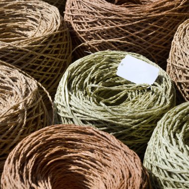 EKO Raffia topu yakın çekim. Raffia Skeins örgü örmeye hazır..