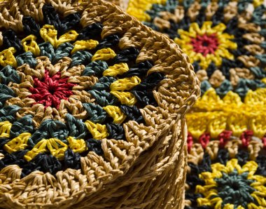 Raffia iplik dokusu. Tığ işi çantalar, debriyaj, şapkalar, cüzdanlar. El yapımı iş için eko materyal.