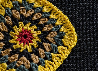 Raffia iplik dokusu. Tığ işi çantalar, debriyaj, şapkalar, cüzdanlar. El yapımı iş için eko materyal.