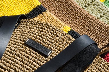 Kadın el yapımı raffia çantaları. Yaz tatili için güzel renkli çantalar. ECO malzemesinden el yapımı.