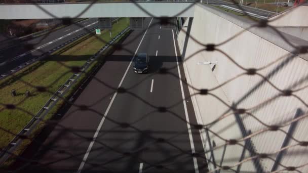 Vederea Frontală Statică Deasupra Viaductului Vehiculele Intră Tunelul Autostrada Olandeză — Videoclip de stoc