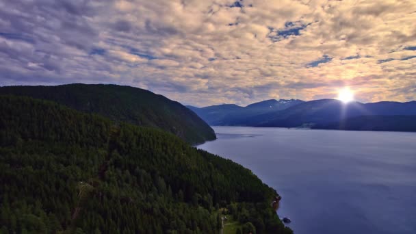 Drámai Naplemente Táj Felhős Táj Felett Fjord Hegyek Norvégiában Természet — Stock videók