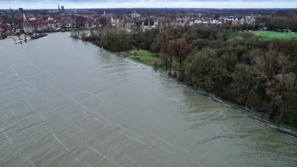 荷兰的码头和历史名城胡恩市 在飓风亨利和极端天气之后 空中的枪声淹没了河岸 淹没了朱莉安娜公园 — 图库视频影像
