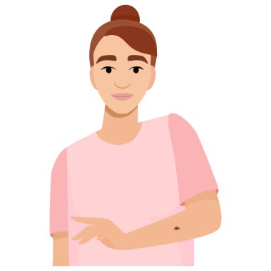 Kolunda melanom cilt kanseri olan tişörtlü genç bir kız.