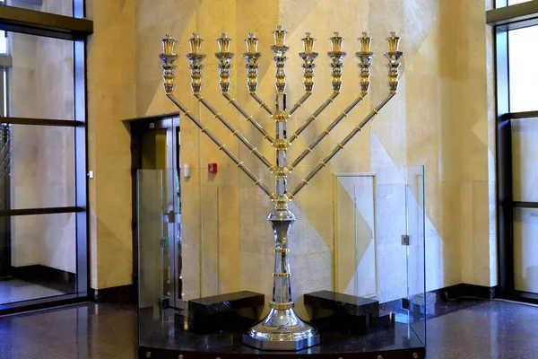 Golden Hanukkah Menorah Sinagoga Para Férias Judaicas Vela Menorah Religiosa — Fotografia de Stock