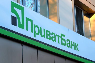 Üzerinde Privatbank yazan büyük Ukrayna Privat bankasının ana binası. PrivatBank, Dnipro City, Ukrayna 'da kredi ve mevduat, 29 11 22.