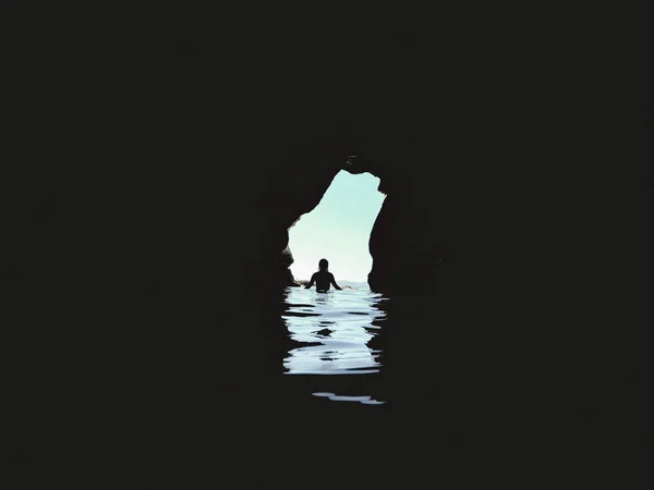 Jeune Femme Baignant Dans Mer Intérieur Une Grotte Lifestyle Travel — Photo