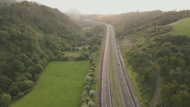 Widok Góry Mostu Drogowego Przez Rzekę Asturii Filmy Przyrodnicze — Wideo stockowe