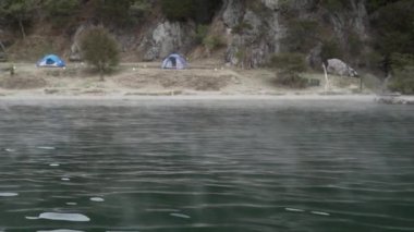 Tekneyle tarawera glamping, Yeni Zelanda 'nın kamp bölgesine geliyor.