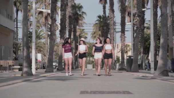 Four Teenage Girls Walking Palm Trees Valencia Lifestyle Concept — Stock Video