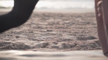 Valencia 'da yoga yapan İspanyol kadın ruhani bir öğretmen.