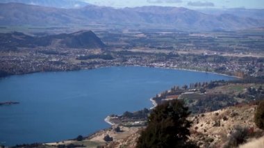 Şehrin kırsal kesiminin etrafındaki engin deniz, Yeni Zelanda - Doğa Seyahati