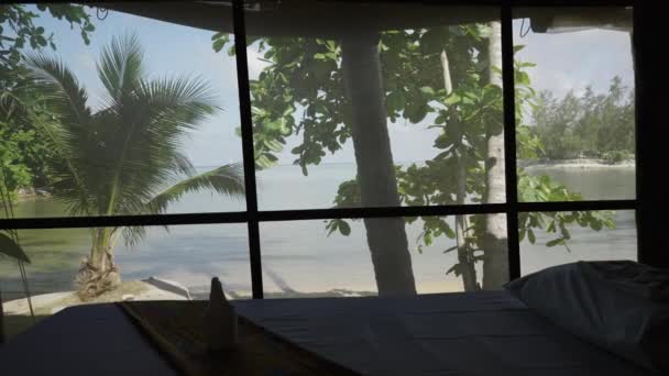 Prázdná Masážní Místnost Thajských Lázní Výhledem Pláž Oceán Dolly Out — Stock video