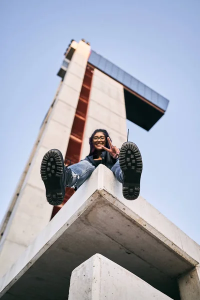 Low Angle Shot Young Brunette Latina Woman Wearing Glasses Fur — Stock Photo, Image