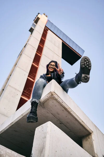 Low Angle Shot Young Latin Woman Wearing Glasses Fur Jacket — Stock Photo, Image